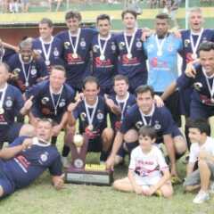 VALINHOS: Time Pinheiros ergue a taça de campeão do Veterano de Valinhos