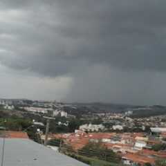 REGIÃO: Forte chuva faz estragos nas cidades