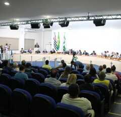 VALINHOS: Morte de menina e cargo de Mayr são questionados em sessão