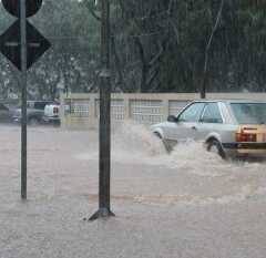 LOUVEIRA: Forte chuva atinge Louveira