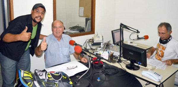 Integrantes da rádio Capela dando as boas vindas ao Santa Fé