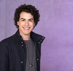VINHEDO: Sam Alves neste domingo no teatro municipal