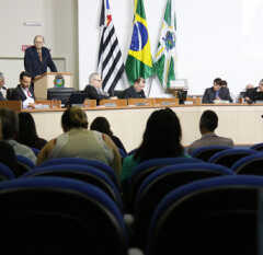 VALINHOS: Discussão sobre a merenda escolar domina sessão