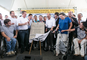 O Governador de São Paulo entregou as obras de prolongamento da SP083 - ''Rodovia José Roberto Magalhães Teixeira, trecho Anhanguera/Bandeirantes do km 12+300 ao km 18+100  entre Campinas e Valinhos. Entregou também 22 motos ao Batalhão de Ações Especiais da Policia Militar. Campinas  08/12/2015 - Foto: Eduardo Saraiva/A2IMG