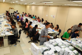 GERAL_Equipe realiza força-tarefa para emissão do Licenciamento 2016_cred divulgação