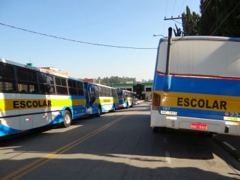 LOU_Onibus parados_Crédito Roberto Palaro