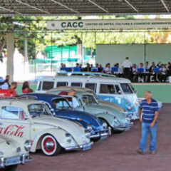 VALINHOS: Carros antigos e feira de artesanato no CACC