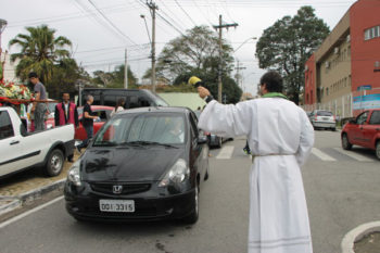 LOU_Benção de carros Centro_Créd Izabela Reame (2)