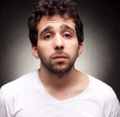VINHEDO: Murilo Couto apresenta stand-up