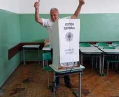 VALINHOS: Orestes Previtale votou na Escola Lemes do Prado