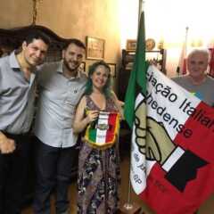 VINHEDO: Associação Italiana recebe visitante que viaja pelo mundo