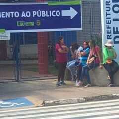 LOUVEIRA: Prefeito atende comissão para falar sobre greve
