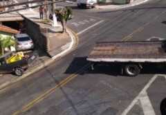 LOUVEIRA: Pickup invade casa