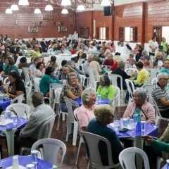 LOUVEIRA: Idosos participam de almoço comemorativo do Dia dos Pais