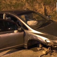 LOUVEIRA: Civic capota e atinge ponto de ônibus