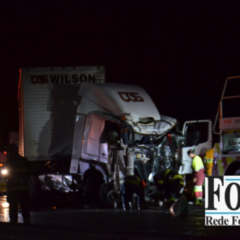 LOUVEIRA: Carreta fica destruída em acidente na Anhanguera