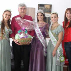 REGIÃO: Rainha e princesas da Festa do Figo visitam Prefeituras
