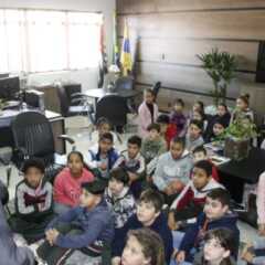 LOUVEIRA: Alunos da Vila Pasti participam do Conhecendo a Câmara