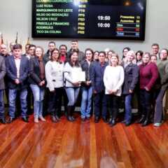 LOUVEIRA: Em sessão rápida, quatro projetos são aprovados e Ceil Bairro é homenageado