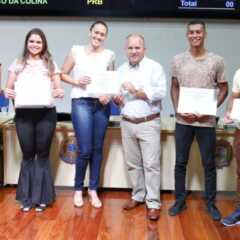 LOUVEIRA: Vereadores aprovam 12 projetos de honrarias a pessoas e entidades