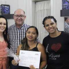 VINHEDO: Prefeitura forma mais uma turma no curso de assistente de cabeleireiro