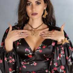 REGIÃO: Na Itália, ex-moradora de LOUVEIRA é radialista, modelo, sambista, influenciadora…