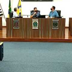 LOUVEIRA: Na 1ª sessão do ano, Câmara aprova atas, relatórios e uma moção