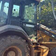 VINHEDO: POLÍCIA CIVIL APREENDE RETROESCAVADEIRA ROUBADA E PRENDE DOIS SUSPEITOS